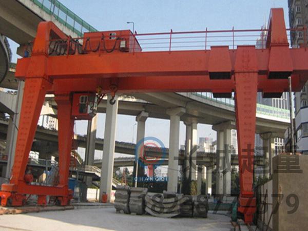 龍門(mén)吊按支腿結(jié)構(gòu)作業(yè)形式劃分特點(diǎn)