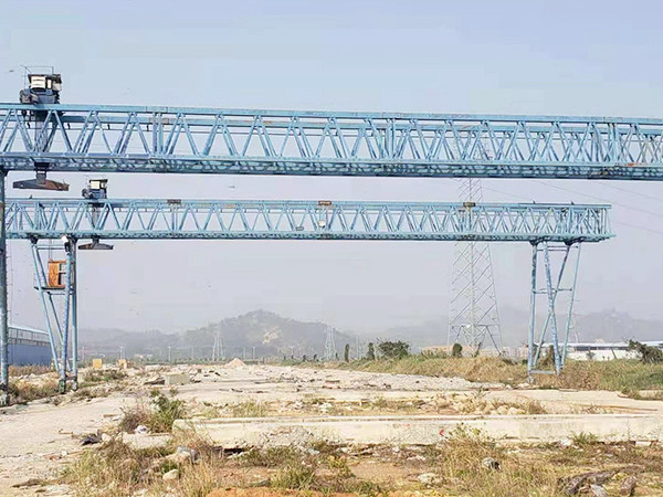 廣西柳州龍門吊廠家  40噸輪胎式集裝箱門式起重