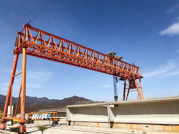 山東德州龍門吊公司 電動葫蘆的維護技巧