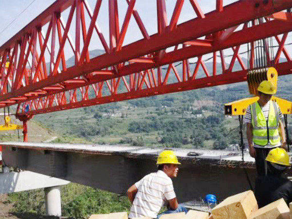 云南西雙版納120噸架橋機租賃廠家斷梁