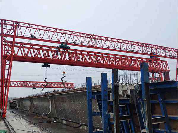 七臺(tái)河龍門吊公司 起重機(jī)設(shè)備性能佳