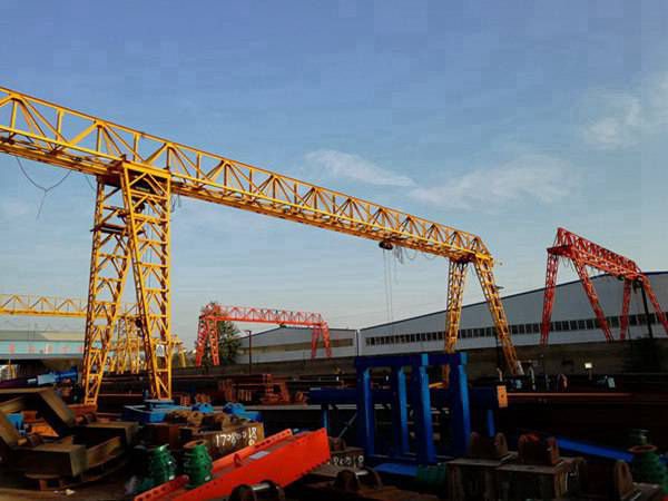  江蘇南通龍門吊廠家提醒保養(yǎng)注意事項